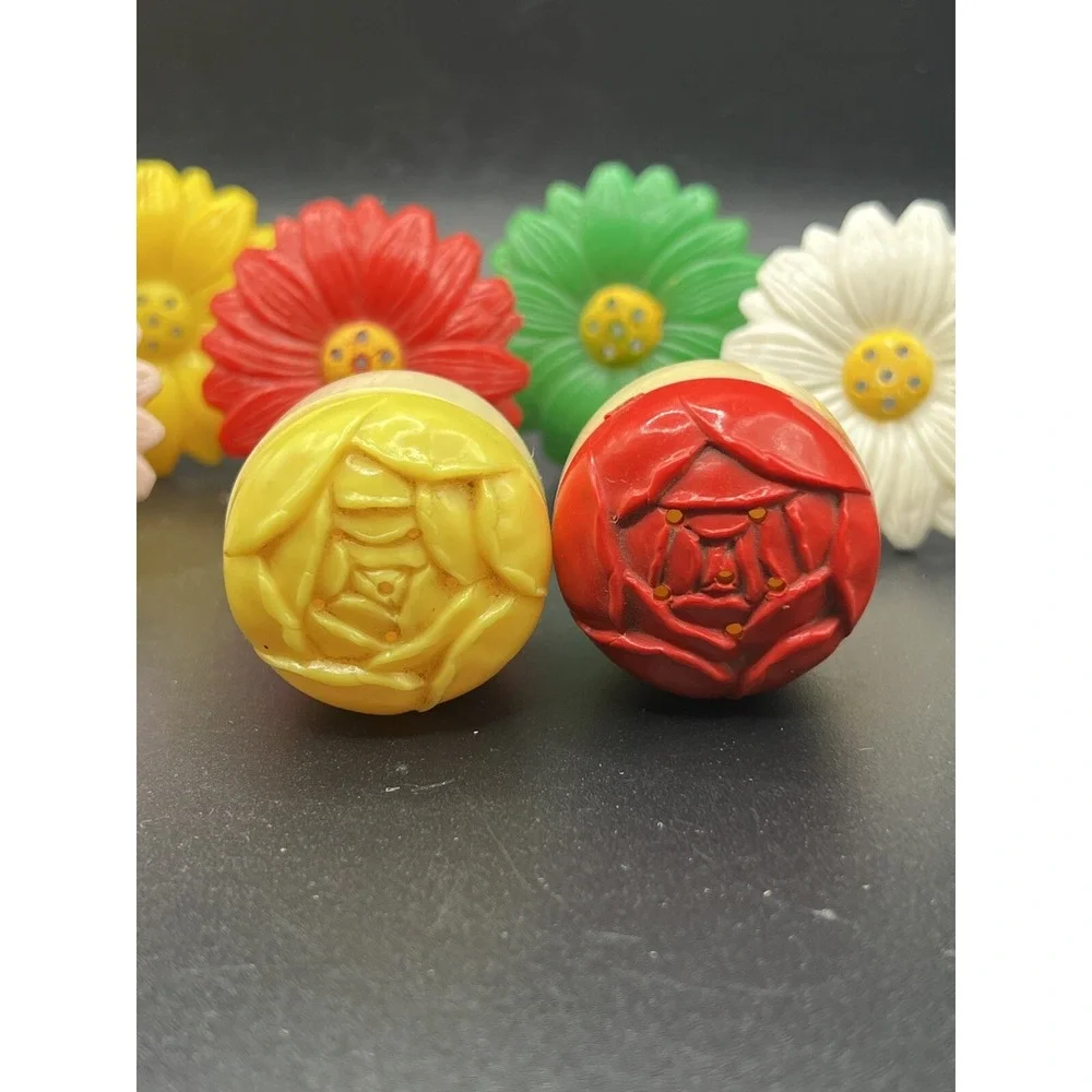 VTG Floral Daisy & Roses Salt‎ and Pepper Shakers Plastic ~ Set Of 15 ~ Colorful